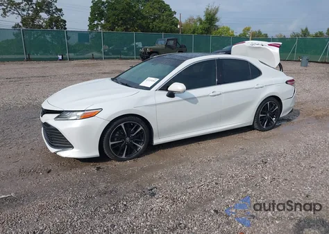 2018 Toyota Camry Xle z USA, uszkodzony, nr VIN 4T1B11HK2JU154202